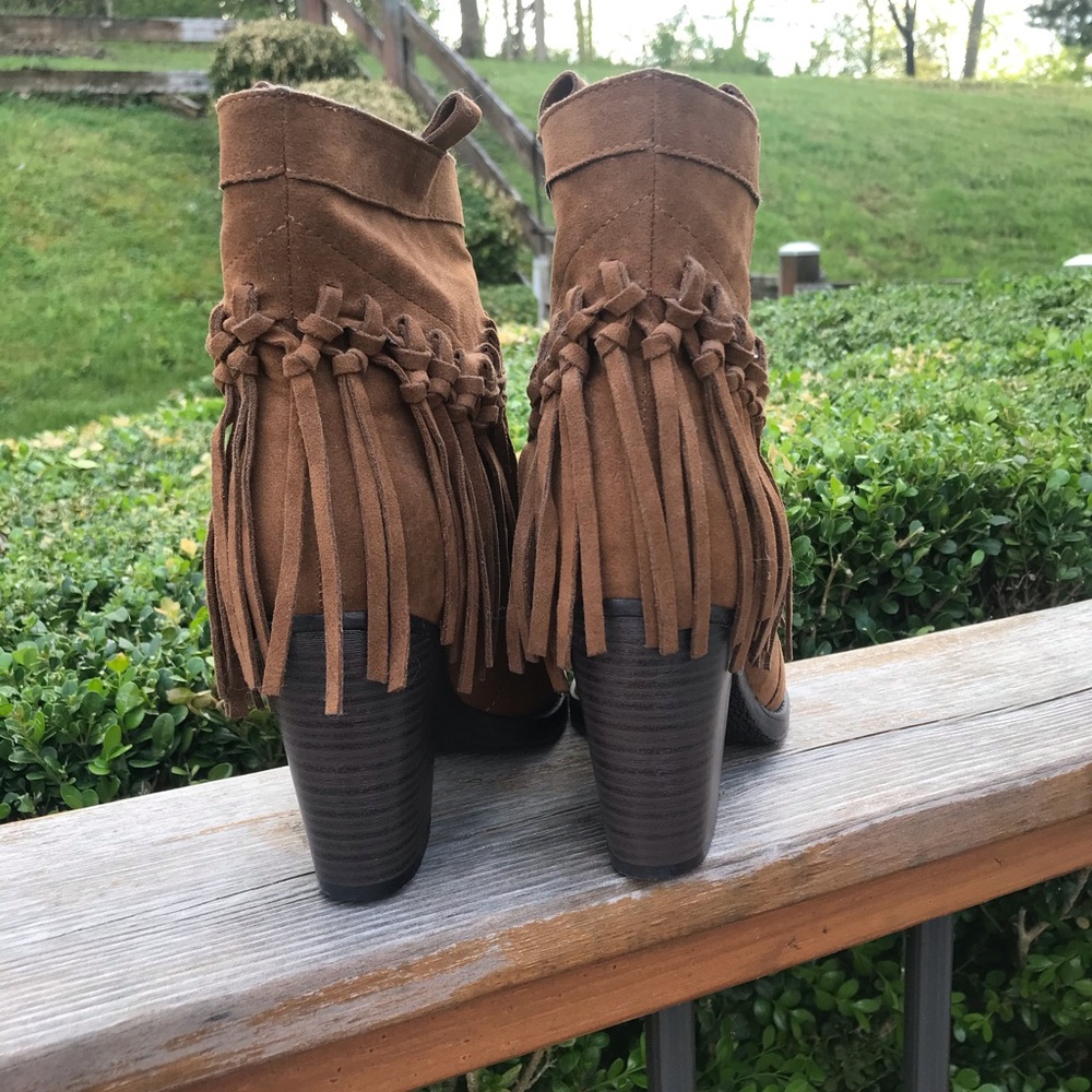 Fringe Boots - Picture 2 of 8